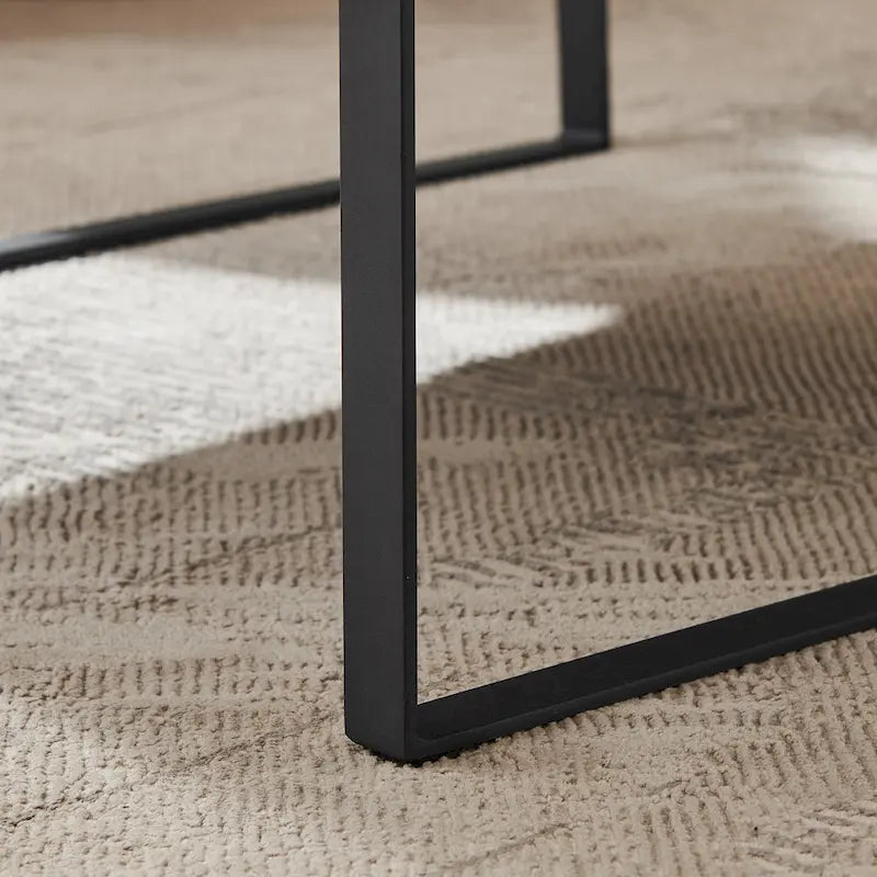 Sillón tapizado en PU con estructura de acero