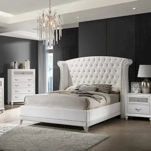 Cama tapizada con cabecero alado y capitoné – Blanco