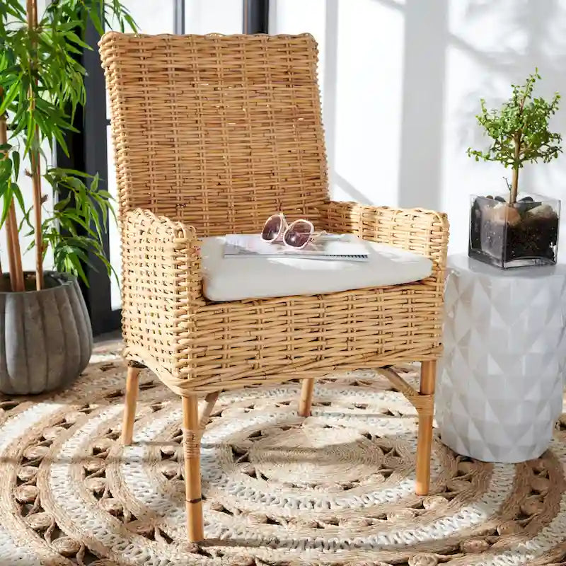 Sillón decorativo de ratán costero con cojín