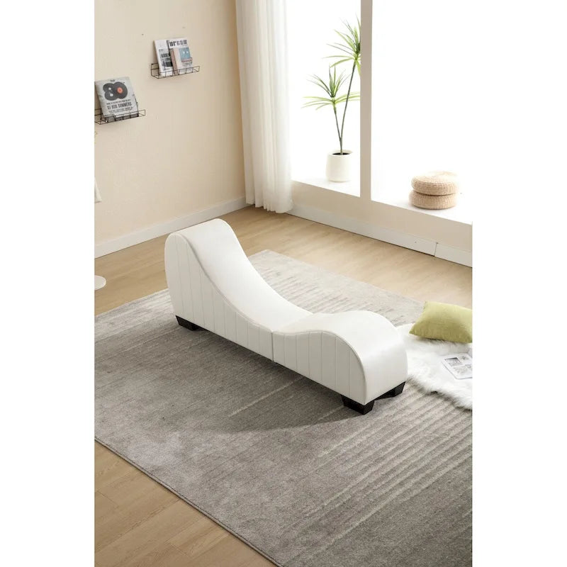 Chaise longue de yoga con tapicería de cuero sintético — Sofá curvo para estirar y relajarse