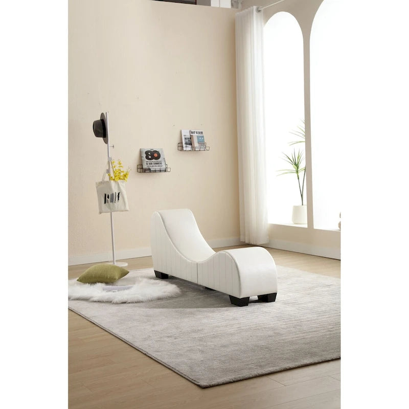 Chaise longue de yoga con tapicería de cuero sintético — Sofá curvo para estirar y relajarse