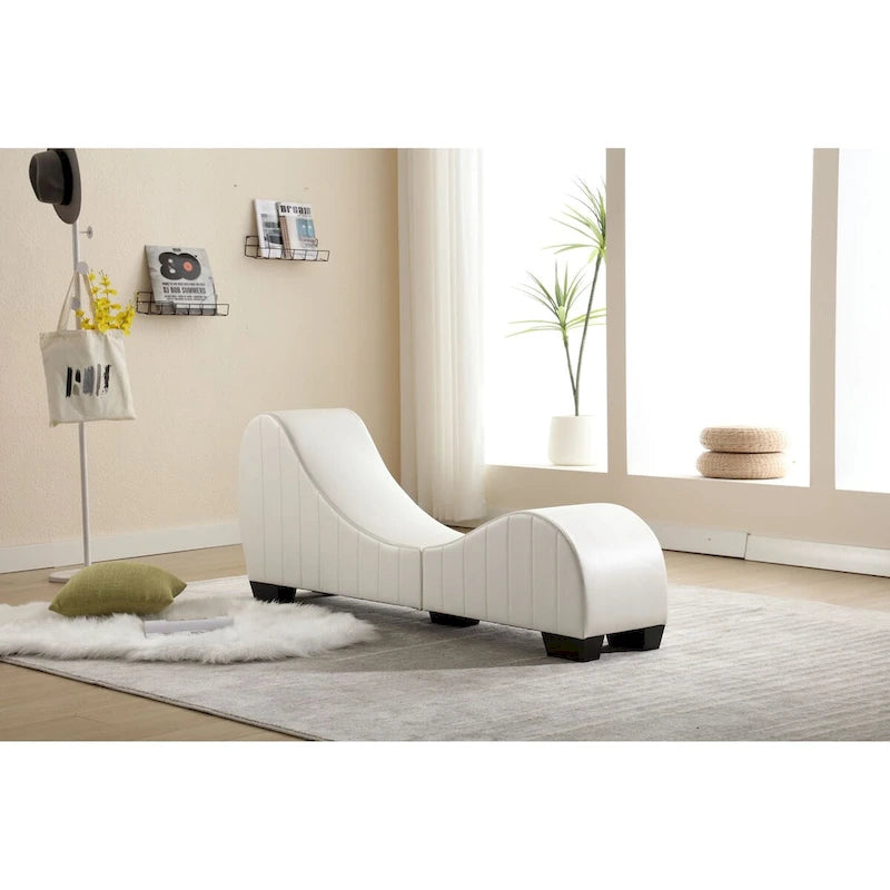 Chaise longue de yoga con tapicería de cuero sintético — Sofá curvo para estirar y relajarse