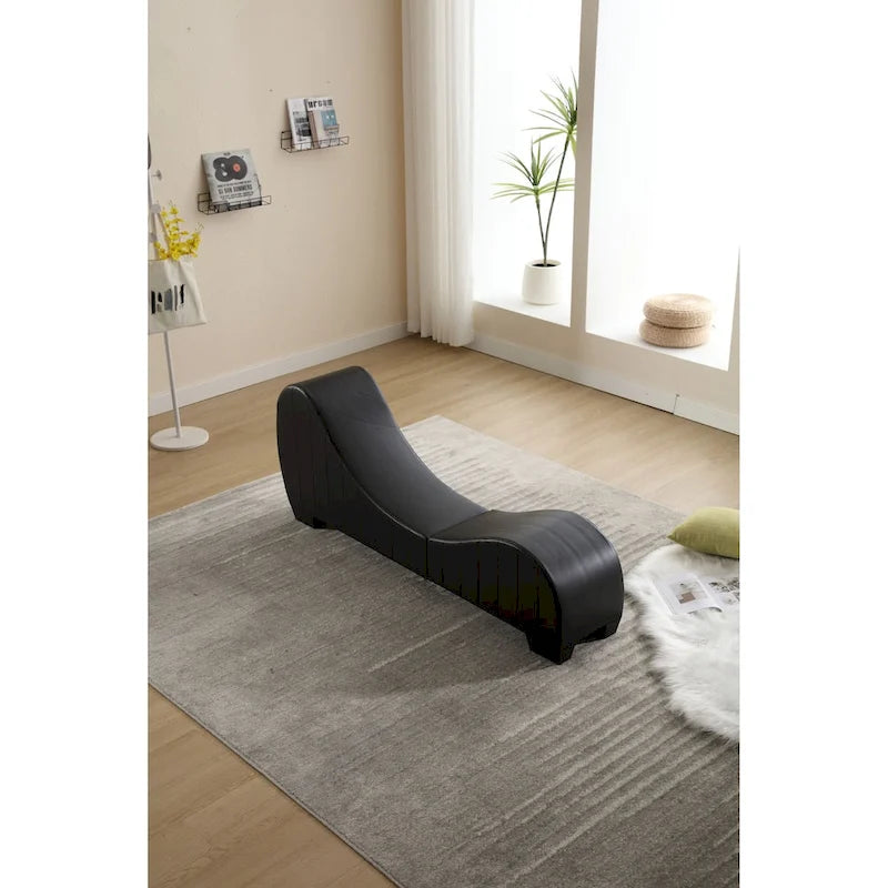 Chaise longue de yoga con tapicería de cuero sintético — Sofá curvo para estirar y relajarse